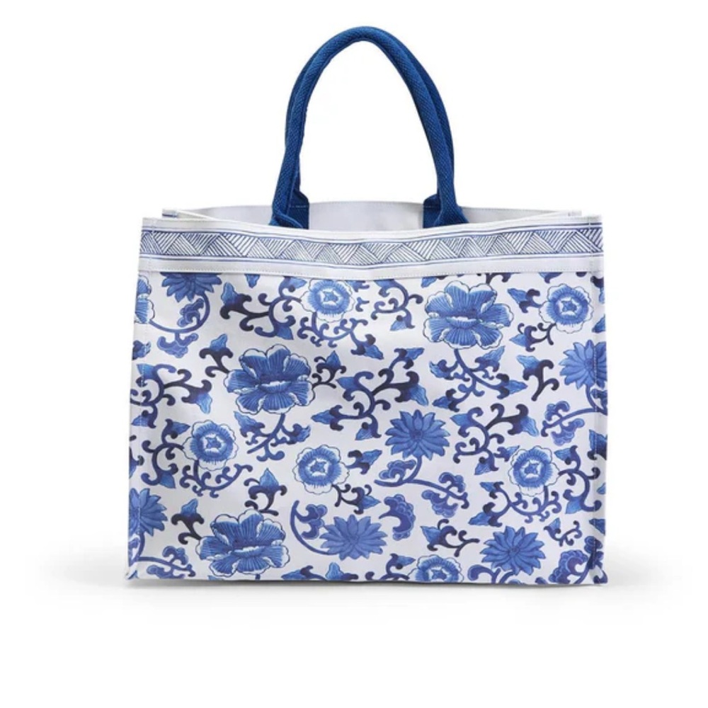 Two’s Company CHINOISERIE BLUE & WHITE TOTE BAG WITH INSIDE POCKET - BLUE FLORAL